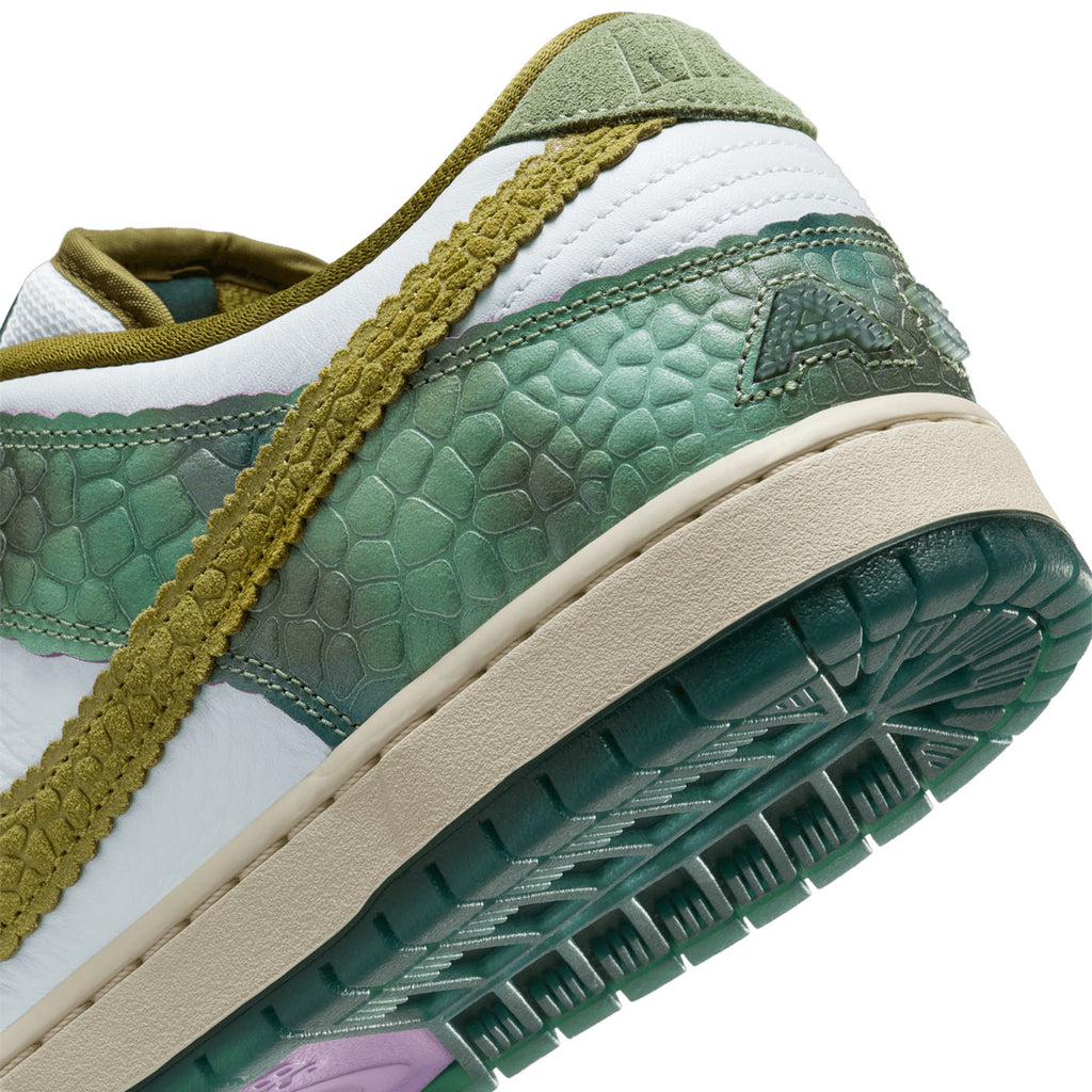 Nike SB Dunk Low Pro - Oil Green / Desert Moss - White - heel